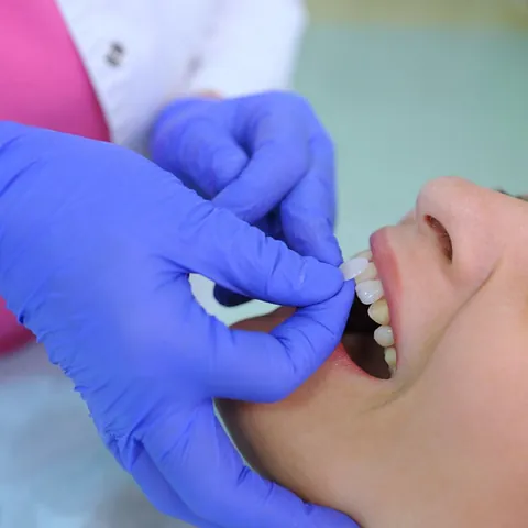 mujer en dentista